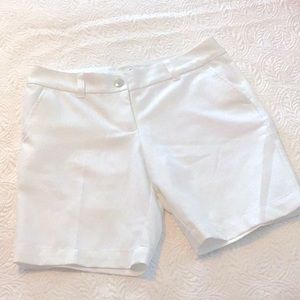 Vineyard Vines white polyester shorts